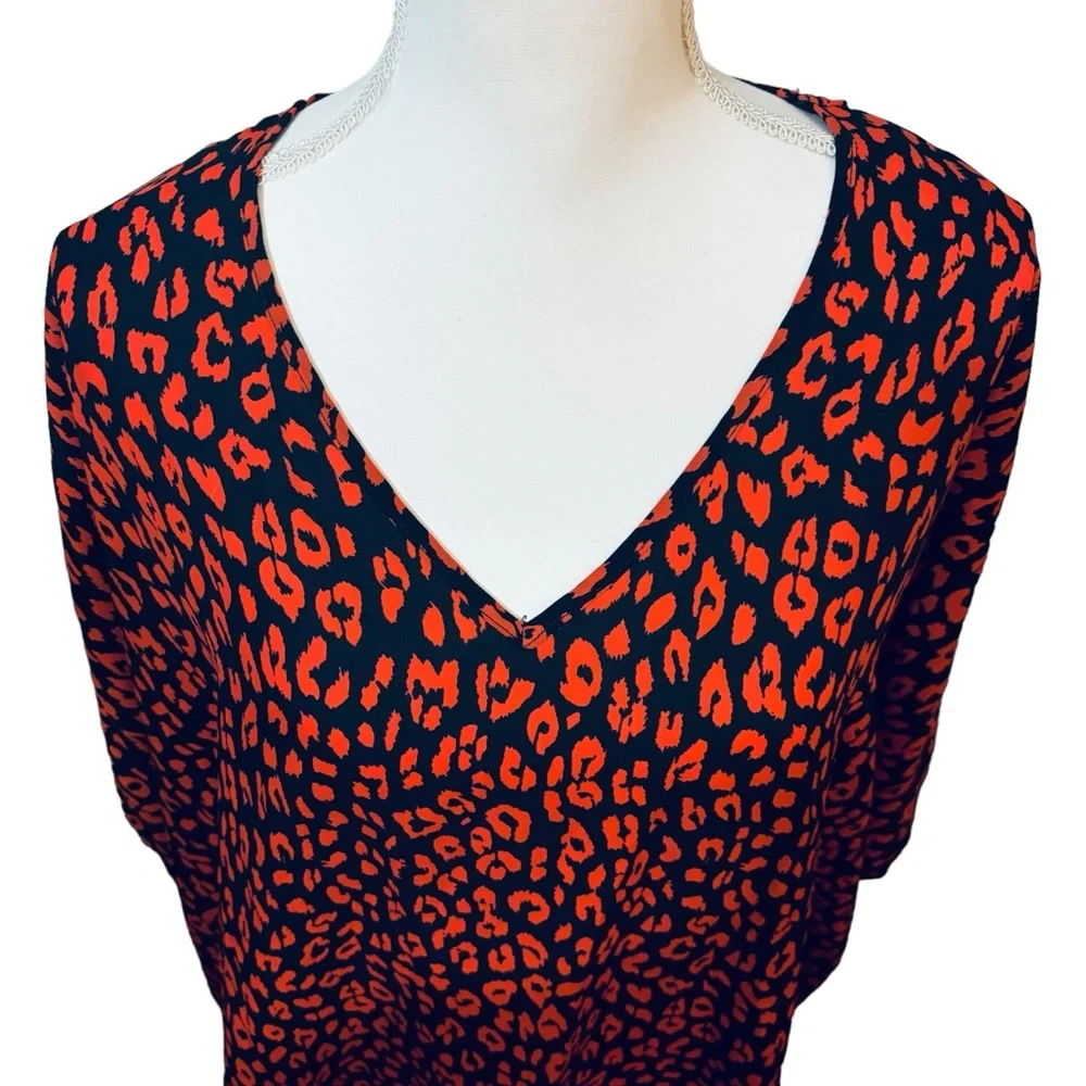 Adrienne Women's Medium Oversized Leopard Cheetah V Neck‎ Blouse Tunic UGA Boxy